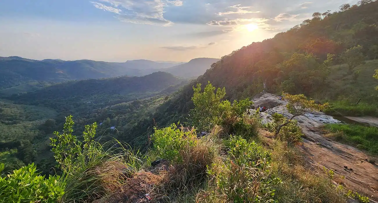 Trek to Diyaluma Waterfall