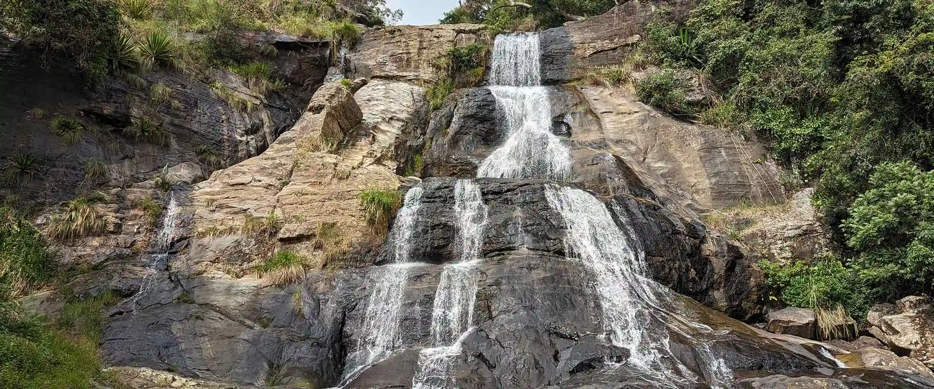 Trek to Diyaluma Waterfall