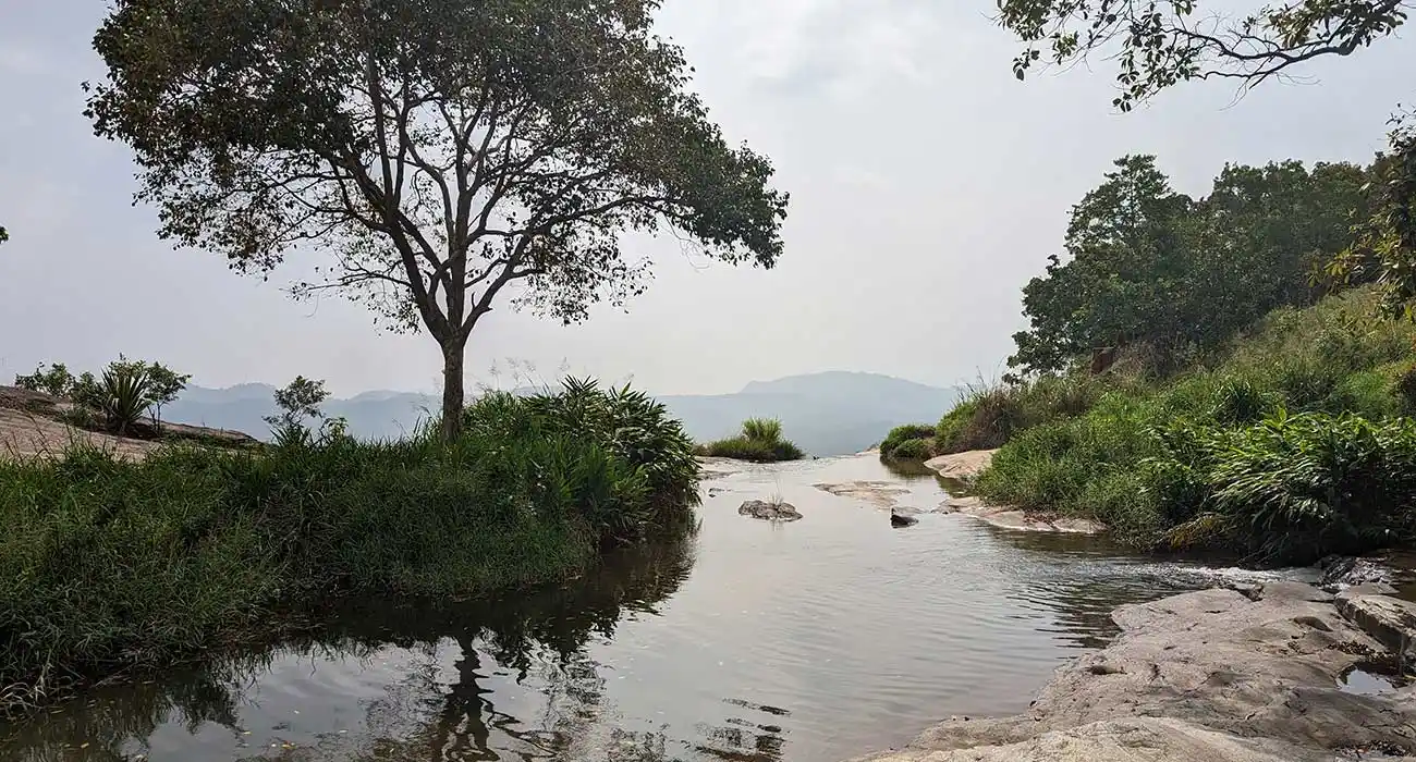 Trek to Diyaluma Waterfall