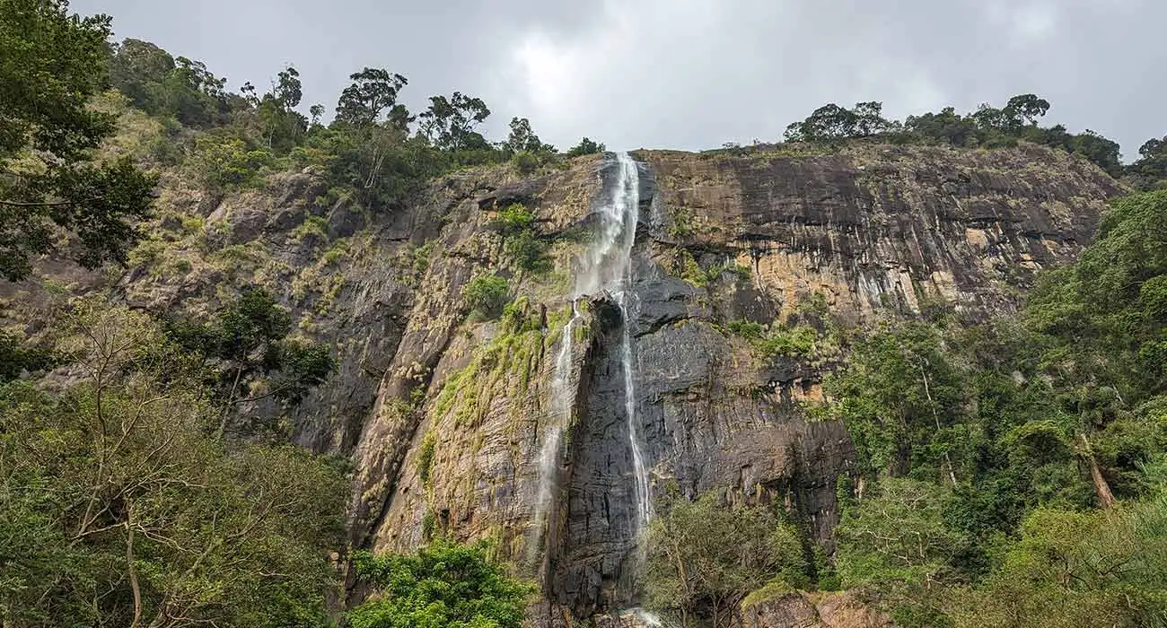 Trek to Diyaluma Waterfall